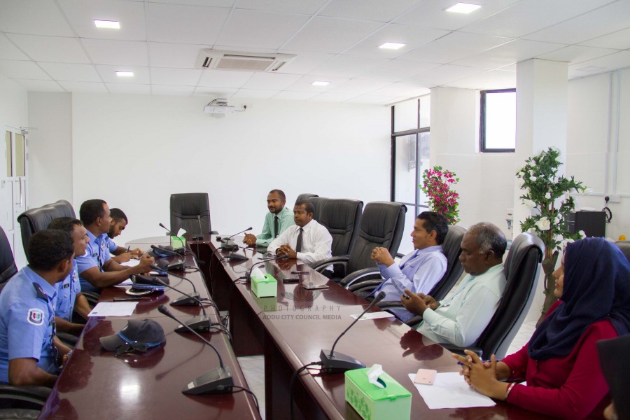 ގައުކެނޑި ޗެކްޕޯސްޓް އަލުން މަރާމާތުކުރަނީ