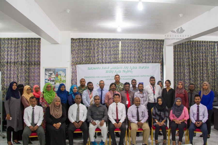 ރަށު ފެންވަރުގެ ތަރައްޤީގެ ޕްލޭން އެކުލަވާލުމުގައި މޫސުމަށް އަންނަބަދަލުތައް ހިމެނުމާއިބެހޭ ވޯކްޝޮޕެއް ފެށިގެން ކުރިއަށް އެބަދޭ