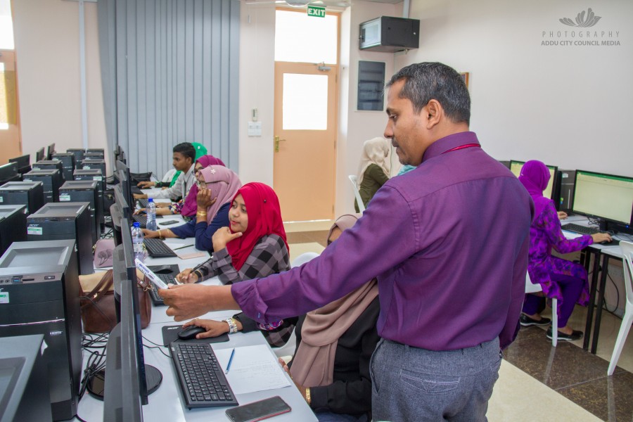 އެޑްވާންސް ކޮމްޕިއުޓަރ ސްކިލްސް ތަމްރީނު ޕްރޮގްރާމް ފުރިހަމަކުރި މުވައްޒަފުންނާ ސަޓިފިކެޓް ހަވާލުކޮށްފި