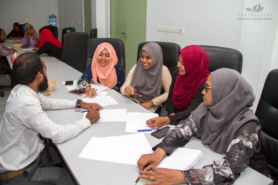 ކައުންސިލް އިދާރާގެ މުވައްޒަފުންނަށް އަމާޒުކޮށްގެން ޕްރޮޖެކްޓް މެނޭޖްމެންޓް ސްކިލްސް ތަމްރީނު ޕްރޮގްރާމެއް ފެށިގެން ކުރިޔަށް އެބަދޭ