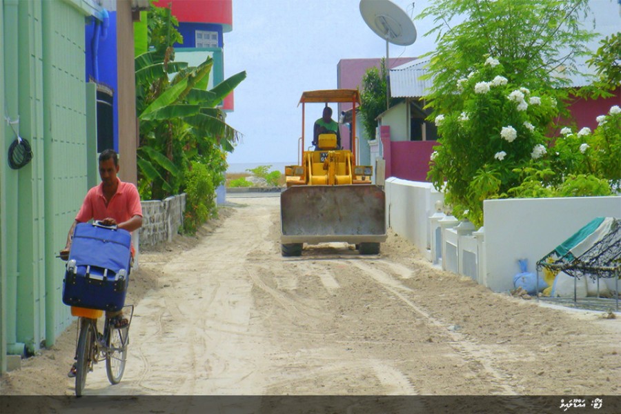 މަގުތައް މަރާމާތުކުރުމުގެ މަސައްކަތް ފެށުމަށް ޕަބްލިކް ވޯކްސް އާއި ކައުންސިލުން ބައްދަލުކުރައްވައިފި