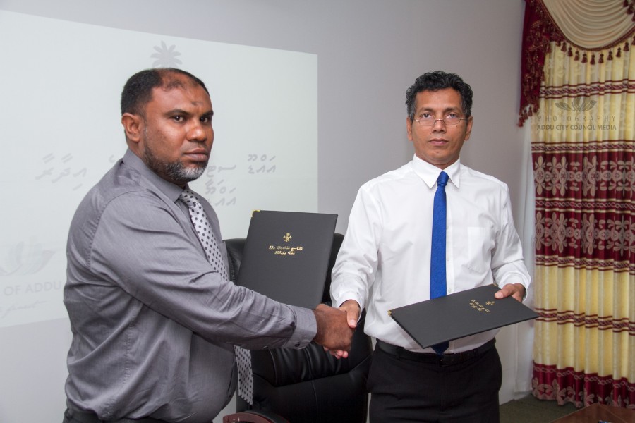 ކައުންސިލަށް ތެލުގެ ބާވަތްތައް ކްރެޑިޓަށް ދޫކުރުމަށްވެވޭ އެއްބަސްވުމުގައި ފިއުލްސަޕްލައި މޯލްޑިވްސް އާއި ކައުންސިލާ ދެމެދު ސޮއިކޮށްފި