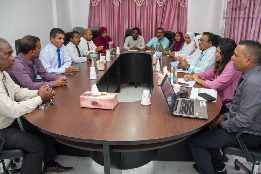އައްޑޫގެ ސިއްހީ ޚިދުމަތްތައް ރަނގަޅުކުރުމަށް އެޗްއާރުއެޗް އާއެކު ކައުންސިލުން މަޝްވަރާކުރައްވައިފި