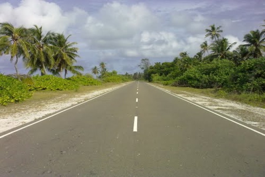 ކުނިކޮށްޓަށް ވަންނަ ގޭޓް އެހެންދިމާލަކަށް ބަދަލުކޮށް ލިންކް ރޯޑުގައި ޓްރެފިކް ނިޝާންތައް ހަރުކުރަނީ