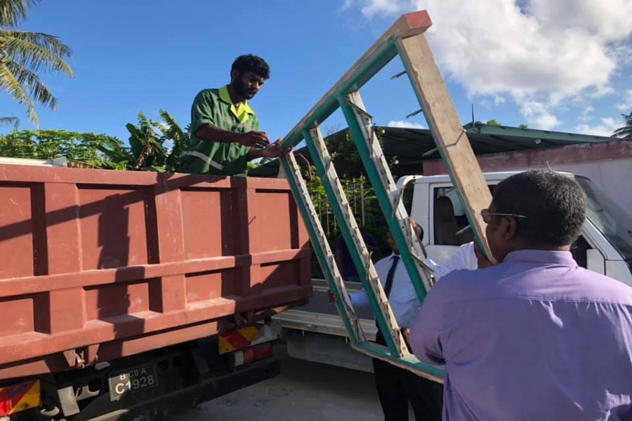 ނަލަފެހި އައްޑޫ ޕްރޮގްރާމުގެ ދަށުން 300 ގެއިން ހިލޭ ކުނި ނަގައިފި