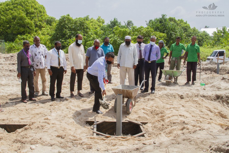 އައްޑޫ ސިޓީ ހިތަދޫ ފްލެޓު ސަރަޙައްދުގައި ބިނާކުރާ މިސްކިތުގެ ބިންގާ އަޅައިފި